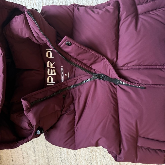 Brand New Aritzia Superpuff Vest - deep plum - Picture 3 of 4